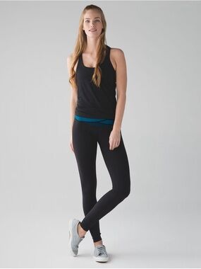 [LIKE NEW] $98 LULULEMON Wunder Under Leggings 26” in Black and Teal. Size 4